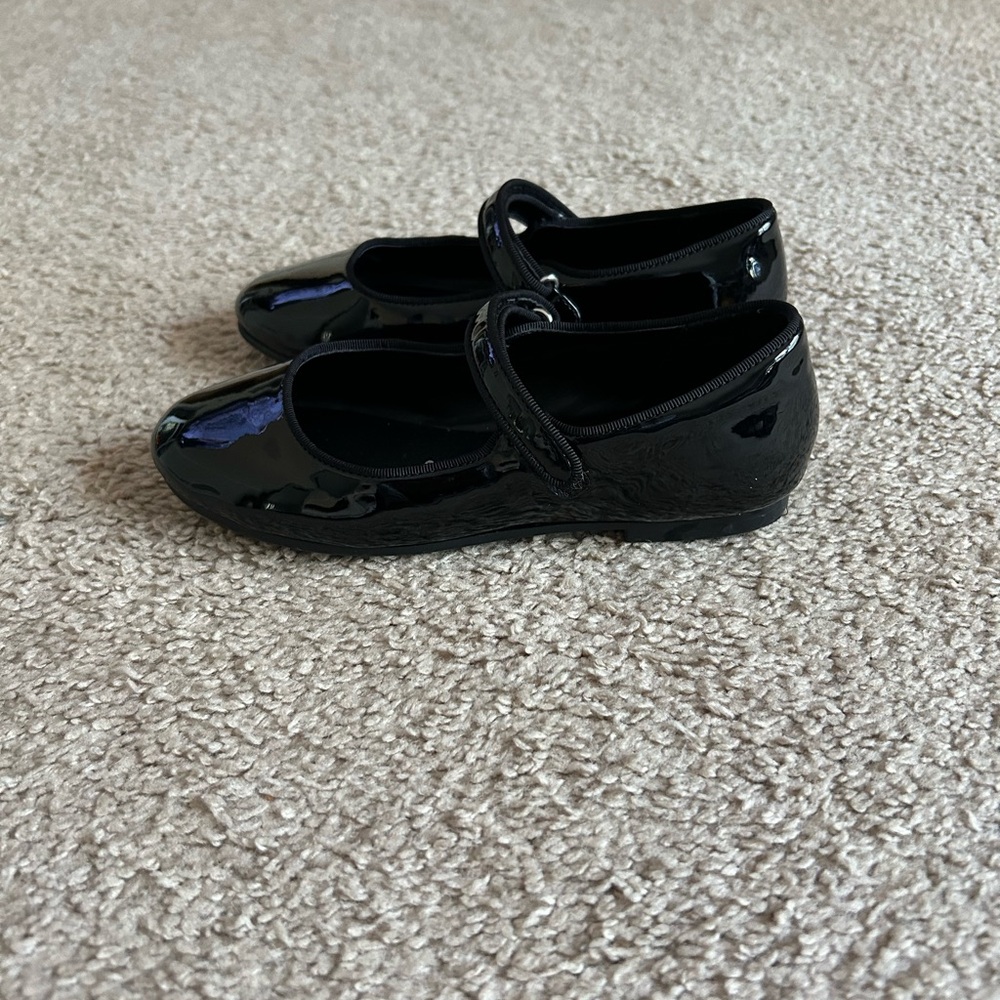 Girls patent leather dress shoes.